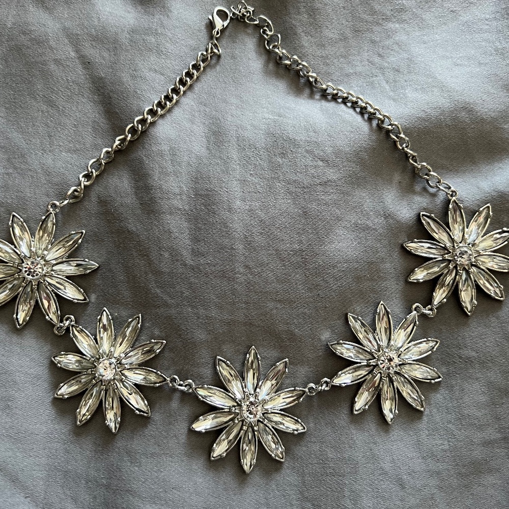 Silver & white crystal flower  necklace